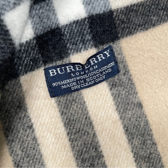 BURBERRY Scarf Large Check Plaid Reversible Pockets Wool Cashmere - Picture 3 of 12
